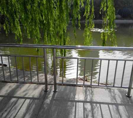 公園護欄網.jpg 公園護欄網.jpg